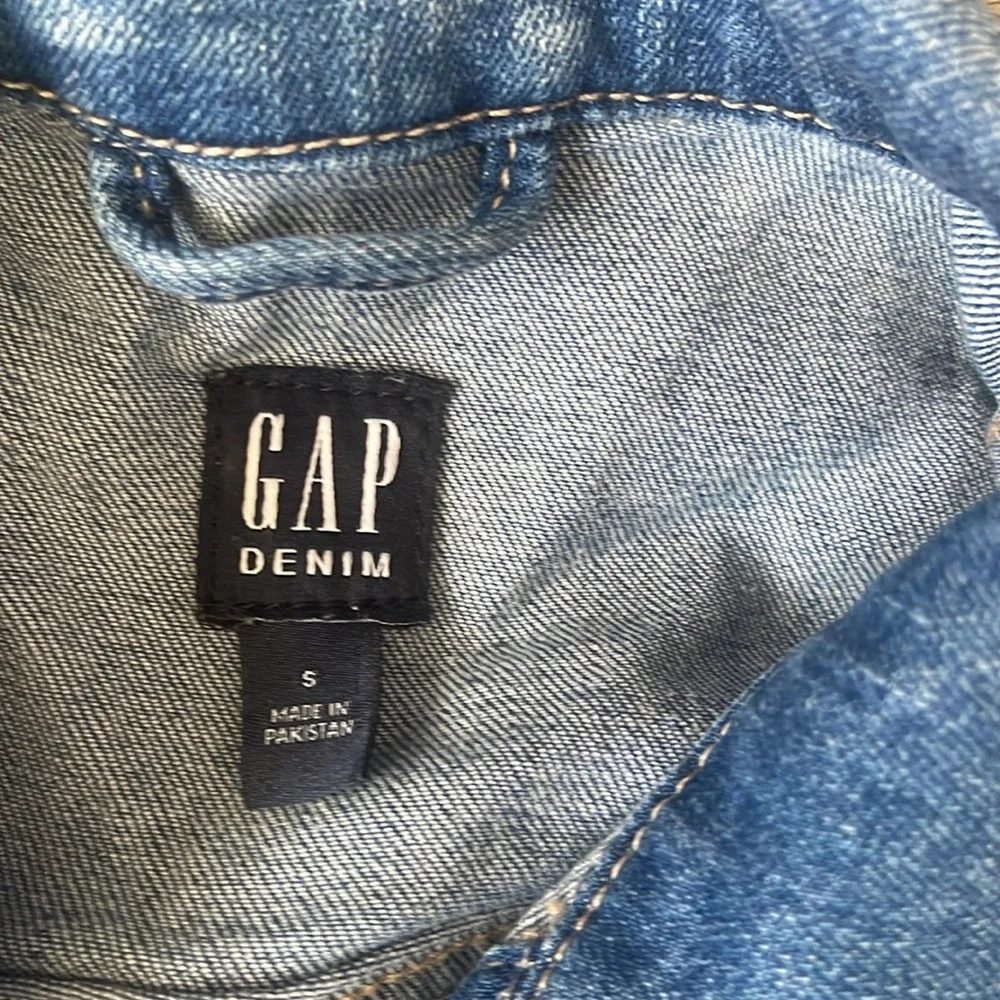 Gap - Picture 2 of 3